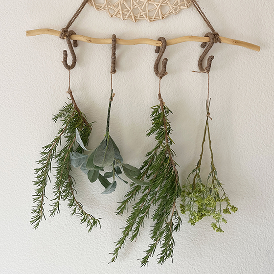 Jute wrapped S-hook wall hanging decor